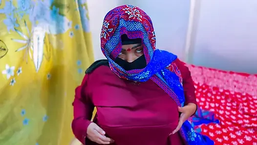 Pembantu semok arab arab yang lagi sange berat lagi asik masturbasi memeknya di kamar hotel !