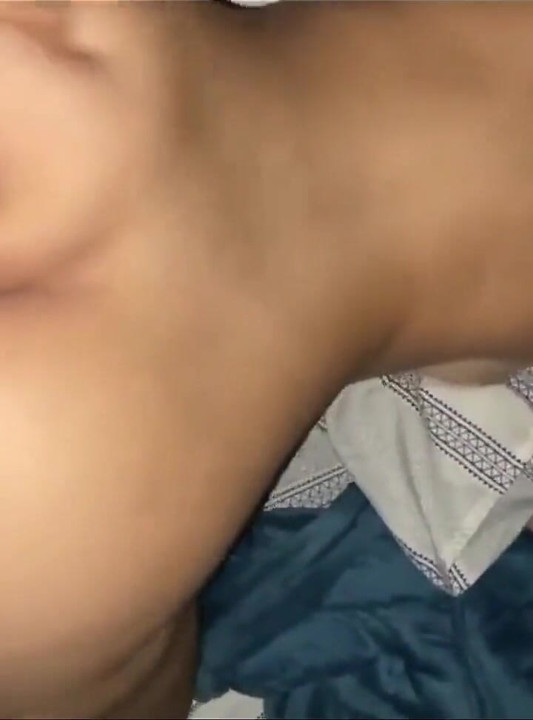 Karine sıkı amcığıyla. Lezbiyen büyük yarağı sevdi