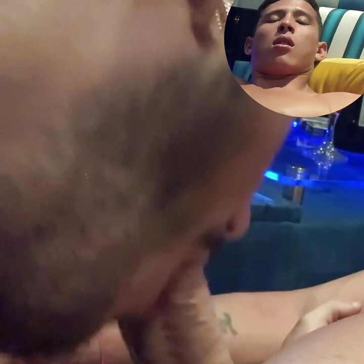 The young man hesitated at first but gave in to the end with a tremendous blowjob!