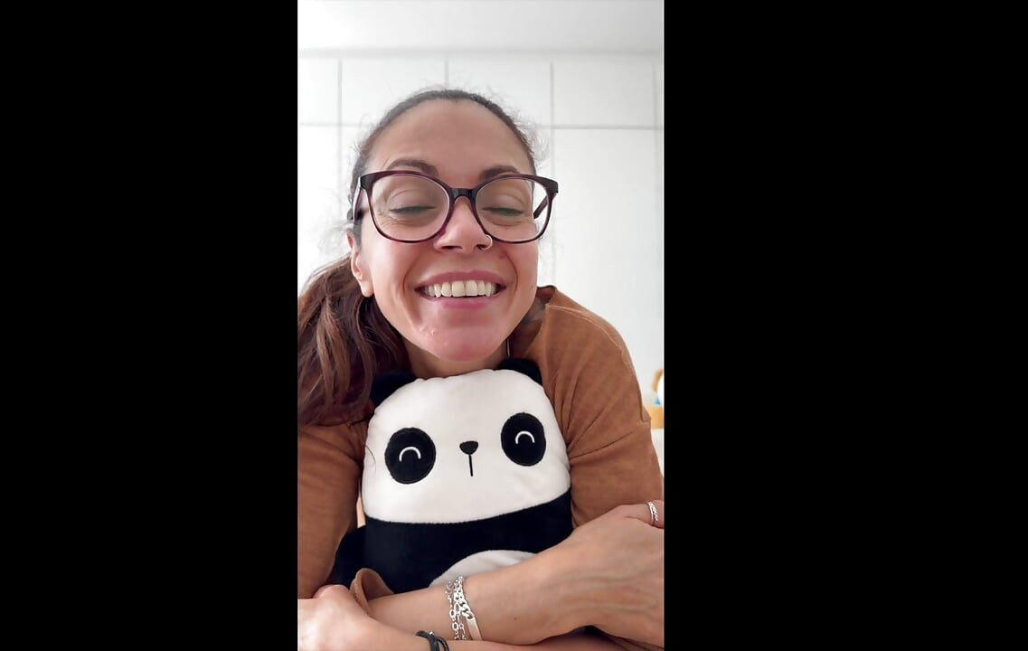 Dan sekarang untuk sesuatu yang sama sekali berbeda - tante seksi kepergok!