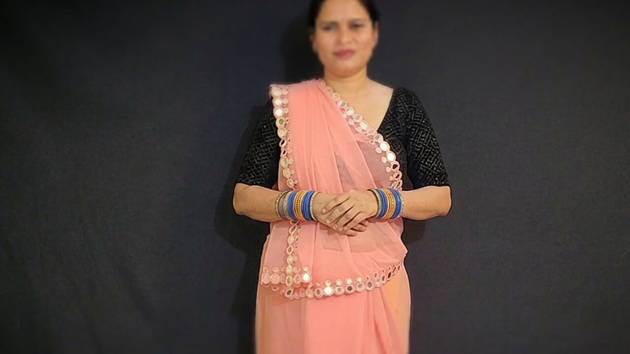 Urocze dever Bhabhi romanse w sypialni, gdy obaj są w erotycznym nastroju