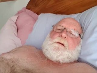 Papai acaricia na cam