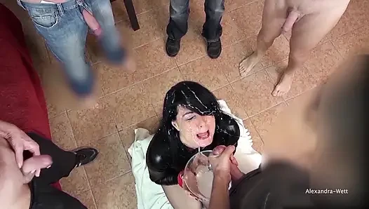 Yüze boşalma grup seks! En aşırı yüze boşalmalarım! Bir litre döl!