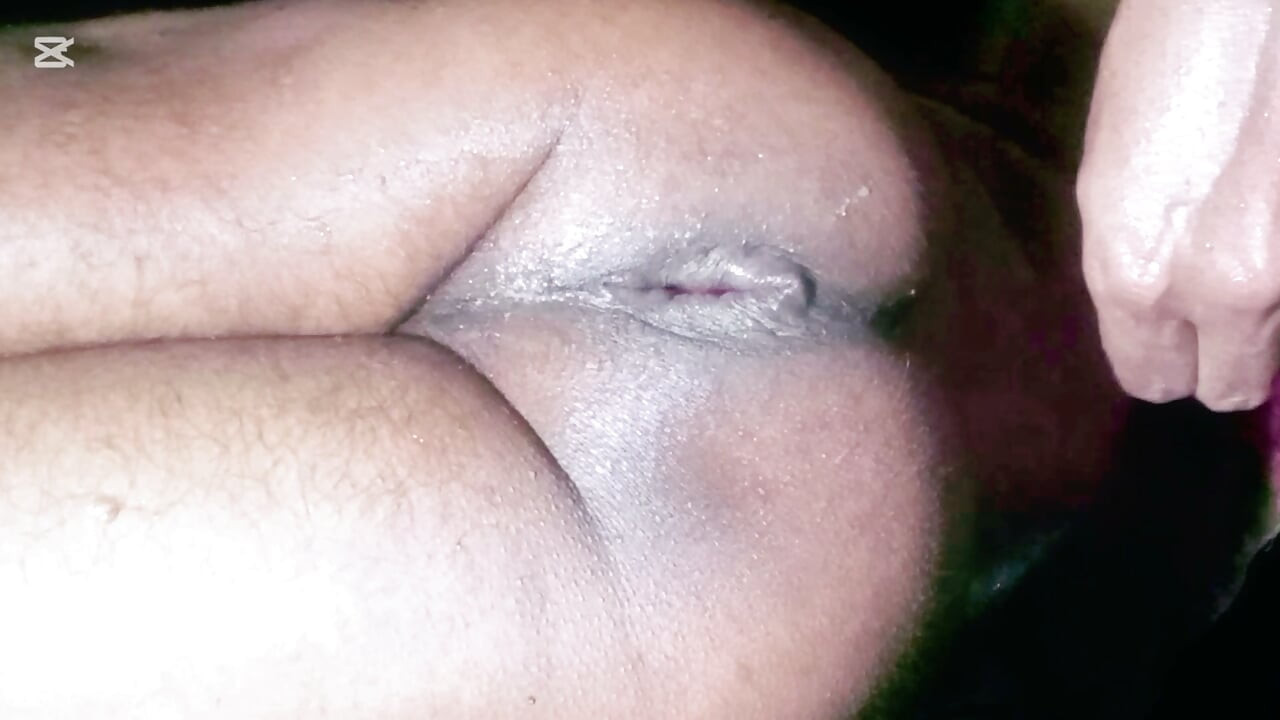 用手肏屁眼。
