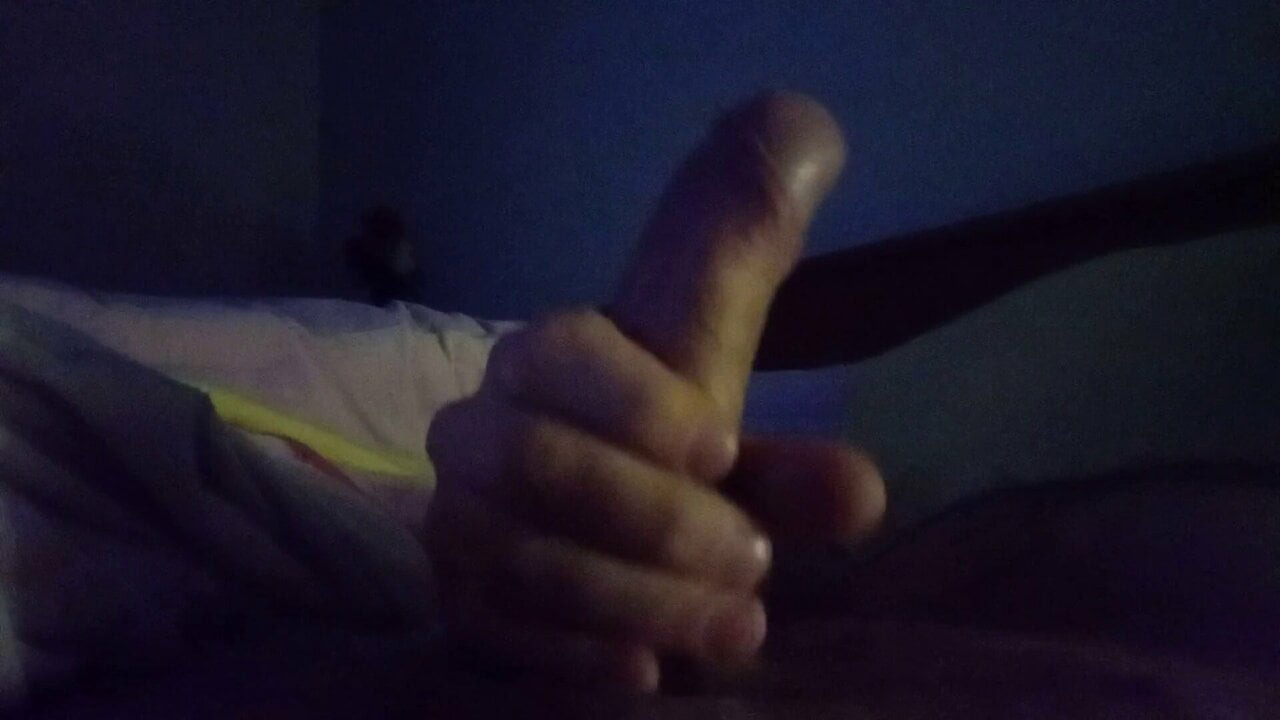 Masturbsting my cock till i cum !