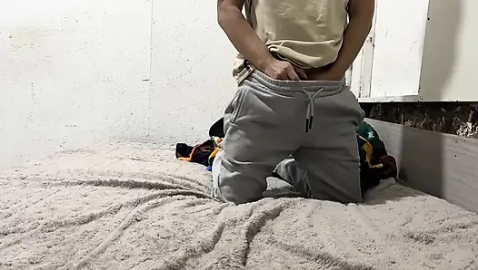 Tolong jangan berhenti dan selesai di dalam! Segera suami cuckoldku akan datang dan dia dapat menemukan kita