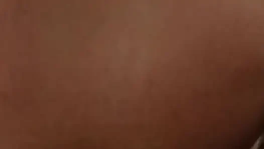 Sihirli bir değnek kullanıyorum, mastürbasyon yapıyorum ve yakın planda boşalıyorum
