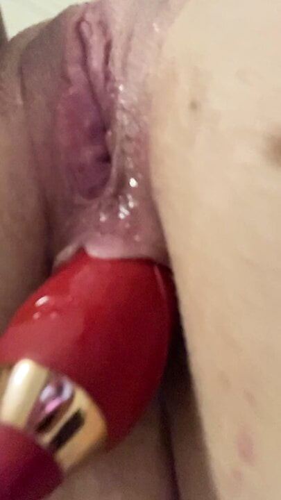 Babygurl shoving toy in ass