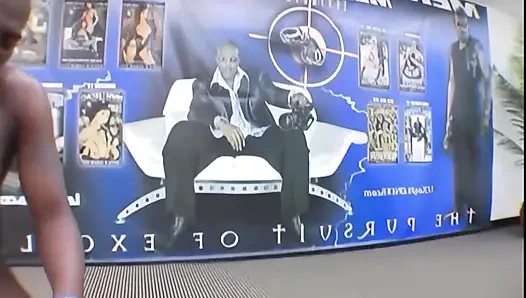 Когда вместо киски у тебя галерея