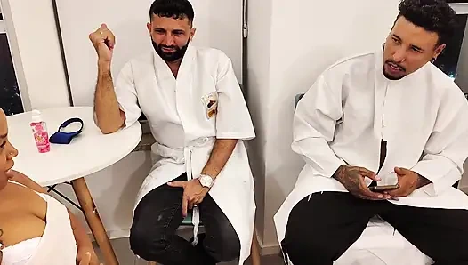 Dua saudara tiri fisioterapis meninju kontol kurcaci