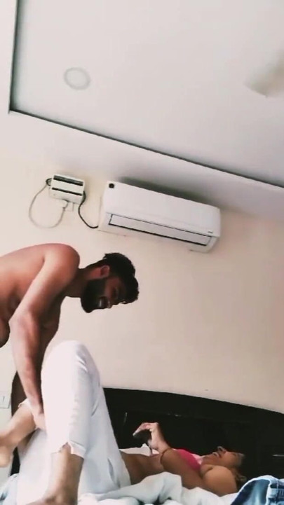 Emotivni trenutak od "žene tvog prijatelja glasno u hotelskoj sobi, dio 2"