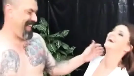 Esmer hatun tutkuyla sert yarak emiyor