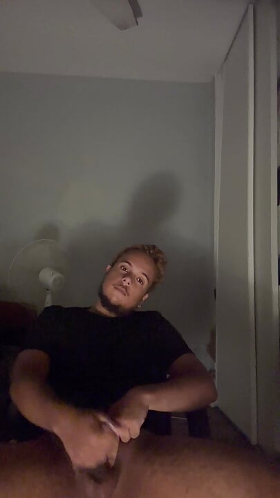 หนุ่มผิวขาวตีอึของเขา