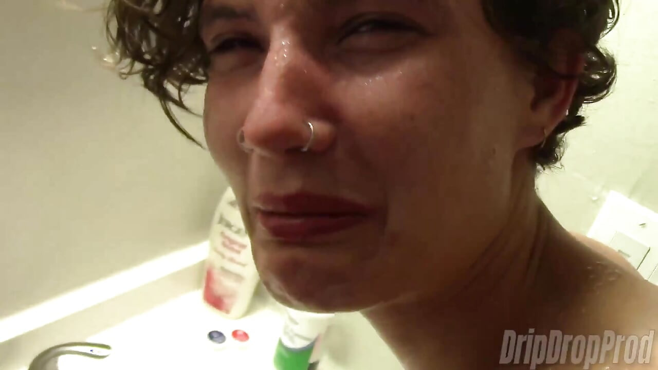 เบื้องหลัง! Ahanu Reed และ Matt Bishop โดนแมลงกินขณะถ่ายฉาก!