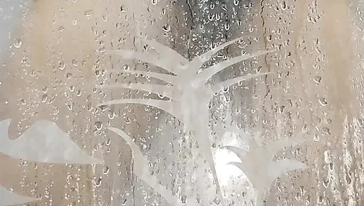 Ve iyi bir duş almak için bana eşlik edersen, ellerin kayıp