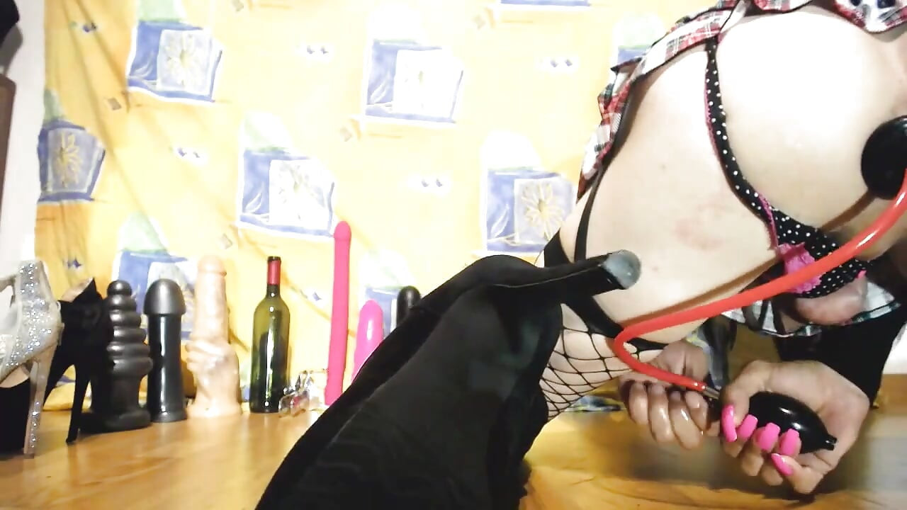 Apple, Pump-plug and Speculum Open My Ass