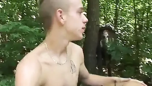 Sesi ngentot ganas sama cowok gagah dan rambut cokelat yang lagi sange di luar ruangan