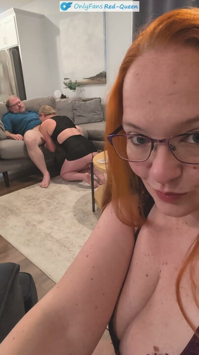 Cuckquean 自拍 - 红发戴绿帽子的妻子拍摄丈夫操金发女郎