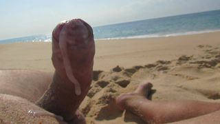 Дрочка на португальском пляже