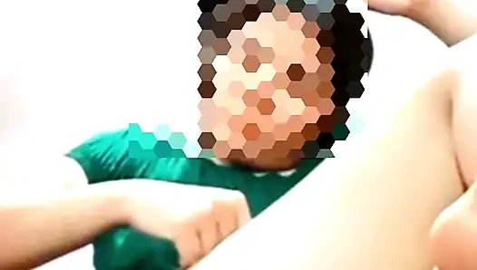 Моя сводная сестра показывает свою киску на видеозвонке