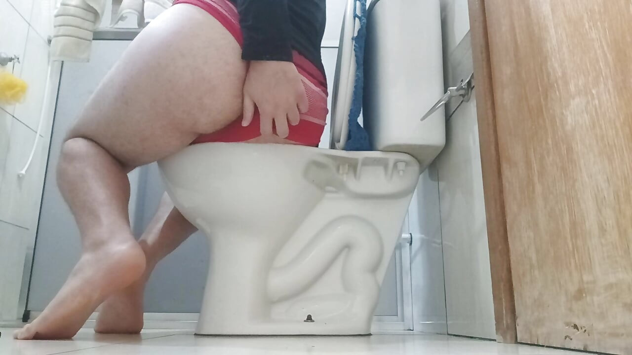 Hot girl on all fours showing her ass in the bathroom