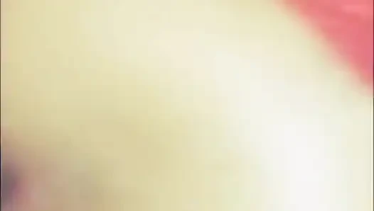 Er kommt mit dem ganzen Schwanz in den Hintern der ungezogenen Magd