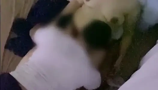Aku dientot sama tetanggaku saat suamiku lagi di kantor