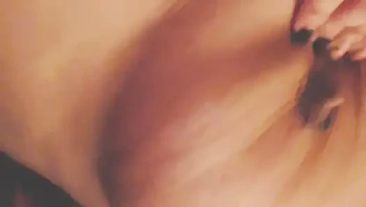 Desi bhabi menunjukkan tubuhnya mengerang