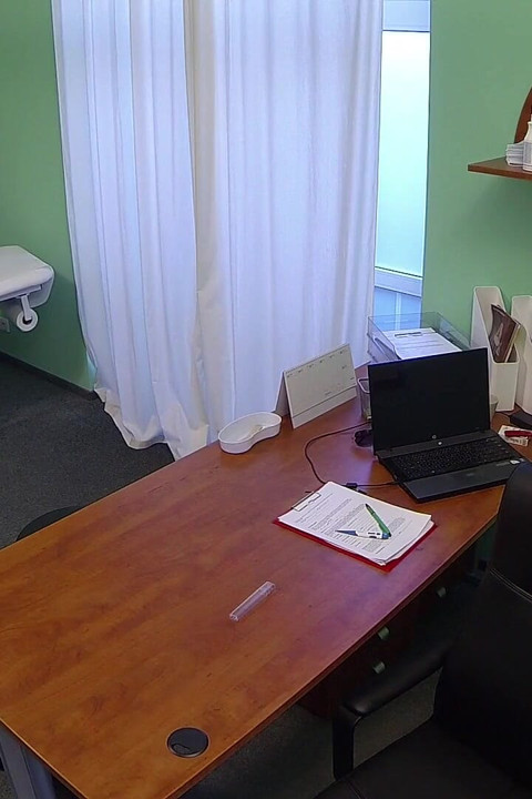 Fake Hospital - Kauniit ruiskuttavat blondit Migreeni paransi kullini avulla