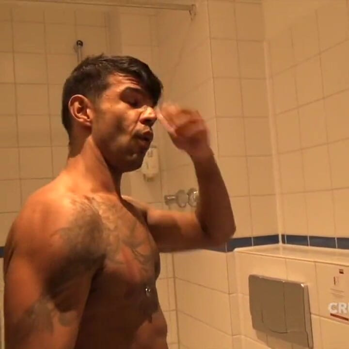 CJD-bär wird von top-latino-meister ohne gummi gefickt