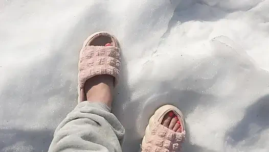 I Walk Barefoot in the Snow, the Snow Crunches Under My Toes