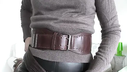 Oturma odasında kemer takma, bölüm 2, lady victoria valente