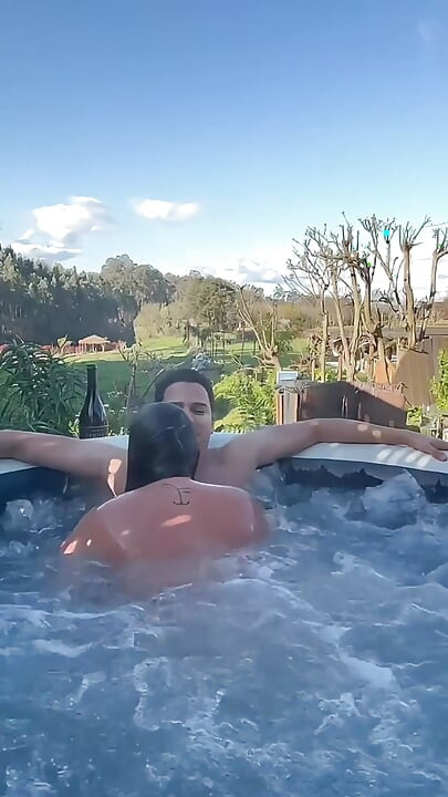 hot tab men hot sunahre baalon vaali chodne laayak mammi ke saath aautdor seks - jacuzzi