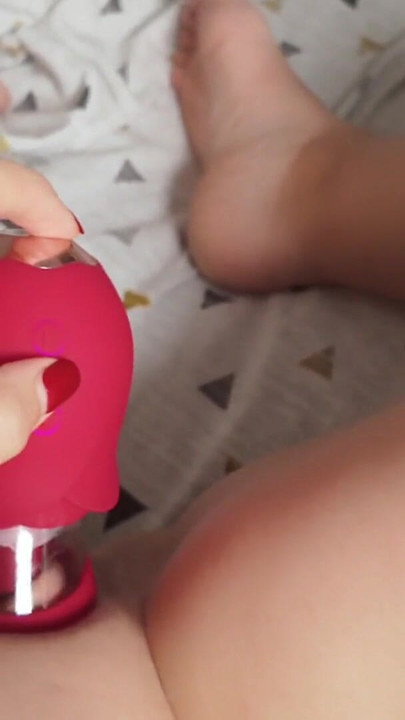 Rose yang menjilat ini membuatkan saya orgasme seperti tidak pernah sebelum ini! TheBadPeach | Klip 2