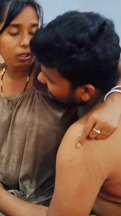 Sexe indien - La femme du rickshaw du village et le copain de sa belle-sœur, films sexy | Clip 1