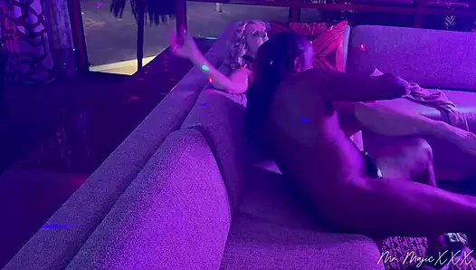 Bridgette Daniels Las Vegas'ta Bay Majic'i tüm deliklerine sokuyor