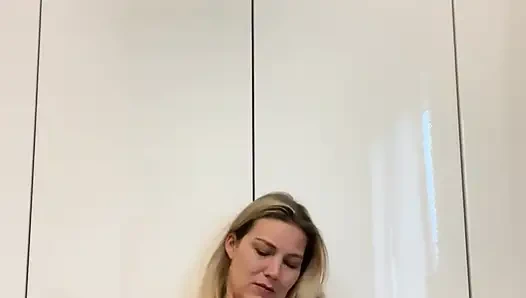 Gel benimle mastürbasyon yapıyor! Gel benimle mastürbasyon yapıyor!