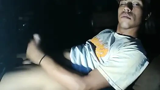 Akoru en altına indir