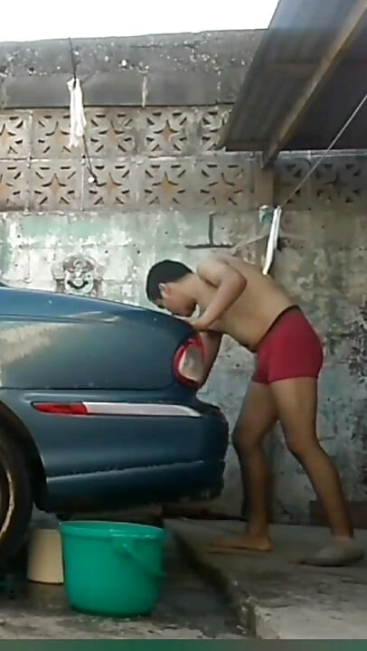 Jesus si petinju rambut merah lagi cuci mobil jaguarnya