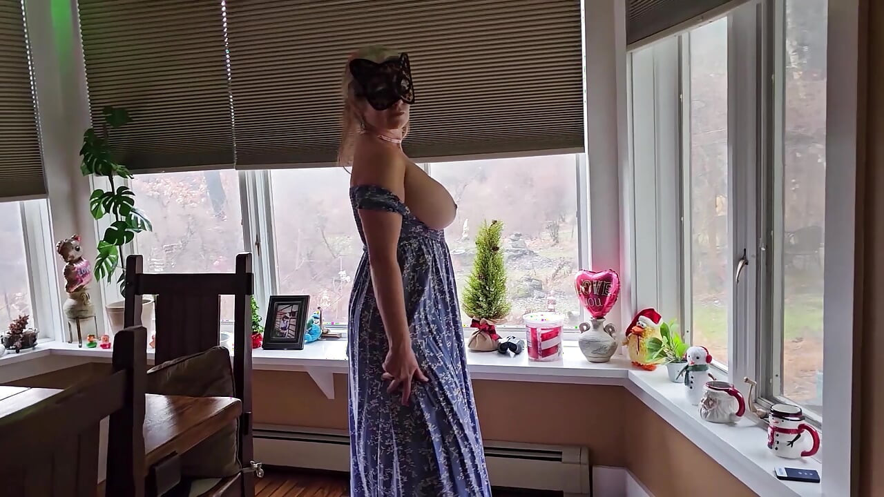 REAL Milf has HUGE BOOBS and Loves to show them to Everybody