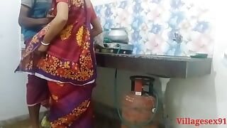 Bhabhi ko kitchen pe chuda