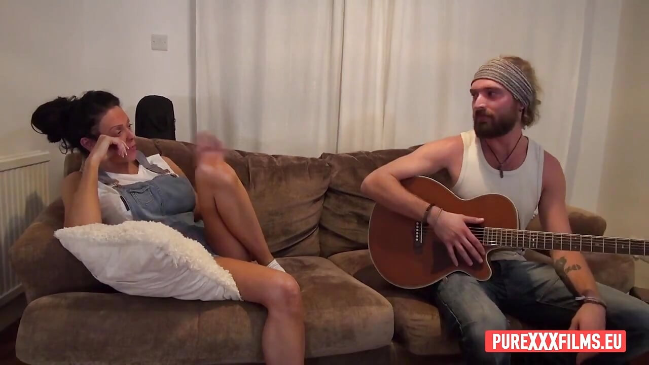 Dolce bruna Jess Scozia viene martellata da Jonny Cooper