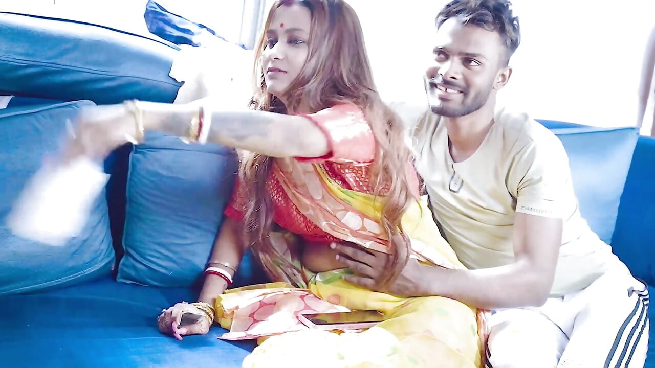 Dost ki Biwi ko paise deke choda