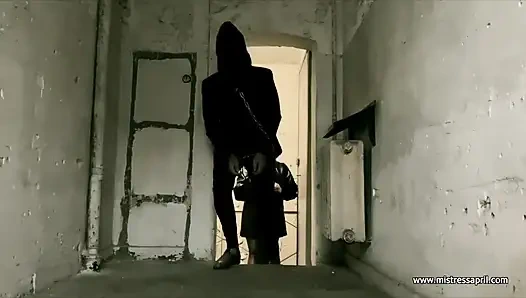 Dominatrix Mistress April - Electrifed