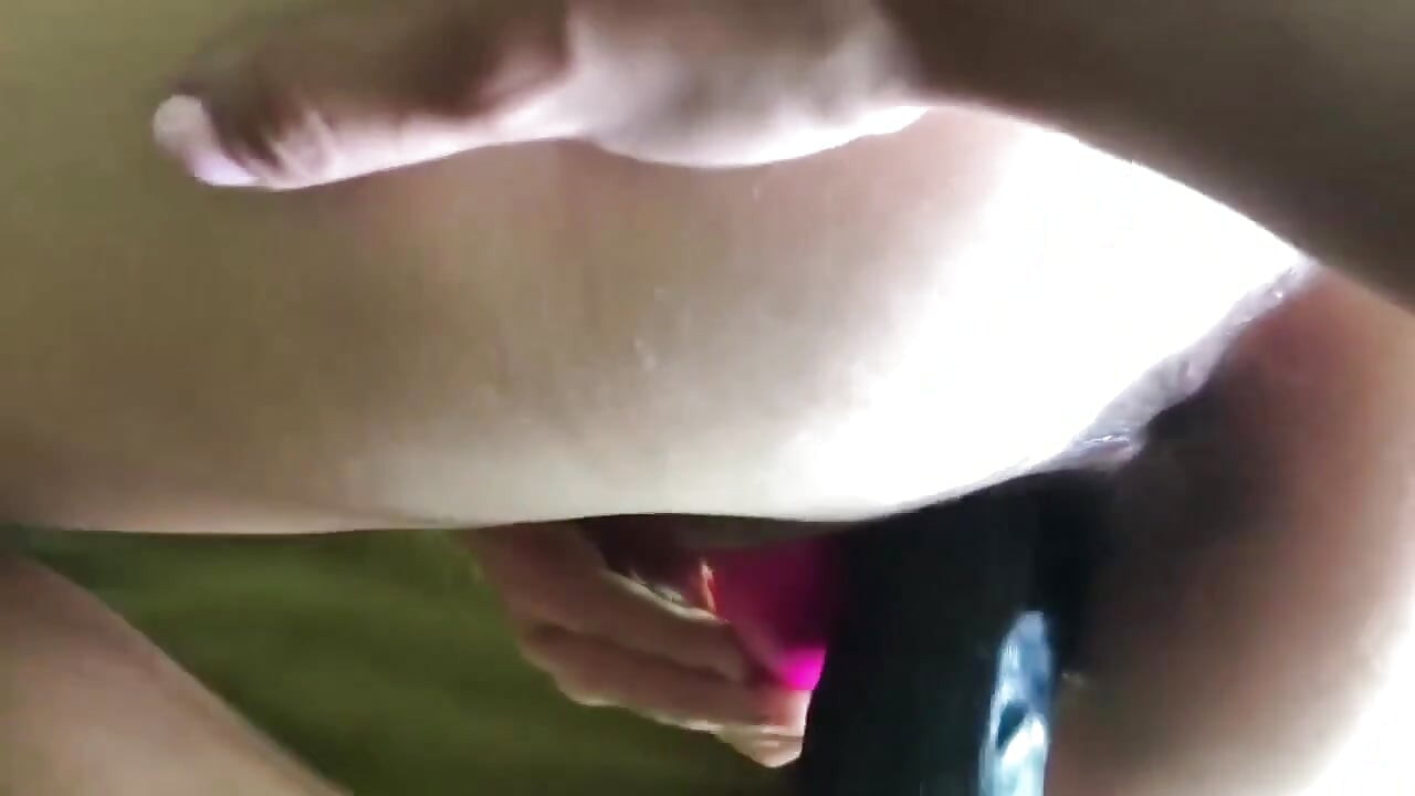 Una carnicera lesbiana me convenció para que me ponga un strap