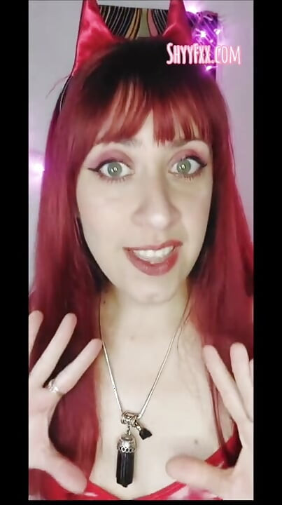 Shyyfxx upokorzył tego krótkiego kutasa na jego prośbę! JOI Femdom
