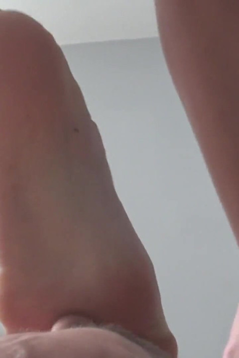 Giantess soles worship!