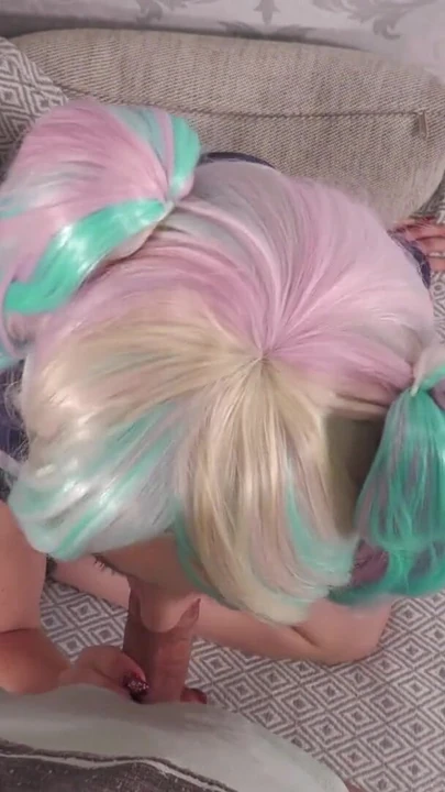 Momento cativante de "Enteada é usada pelo padrasto em roupa de cosplay"