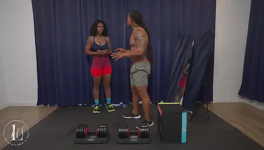 BBC Fitnesstrainerin Wird Von Geiler Ebenholz-klientin Im Fitnessstudio Verführt