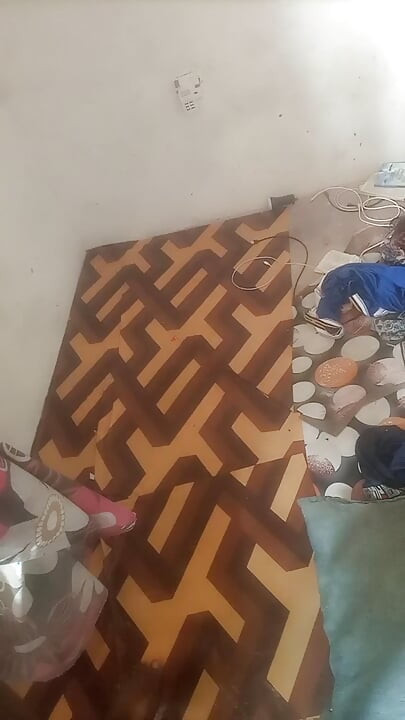 Το μεγαλύτερο κορίτσι με τα βυζιά τοποθετείται σε ιεραποστολικό στυλ